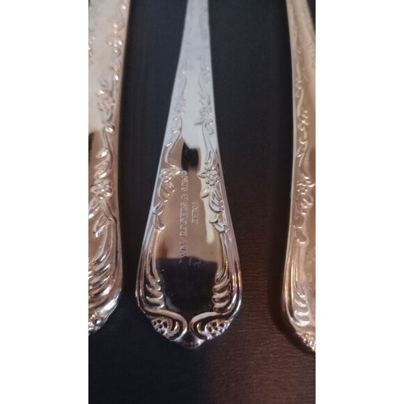 W.M. Rogers & Sons China Gold Plated Flatware Set of 4 - Salad Forks & Butter Kn - Picture 5 of 5